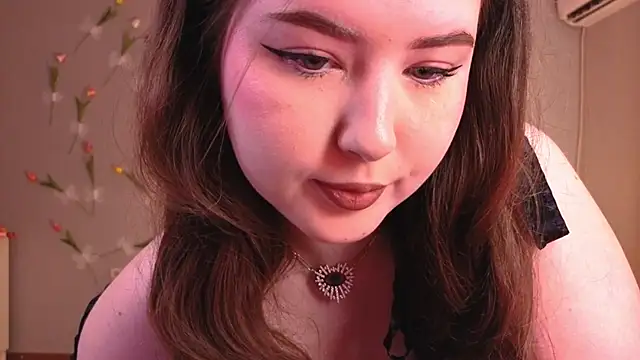 Snapshot of NicoleFoxery chatting on 06-25-26, 05:12 NicoleFoxery online show from 06-25-26, 05:12