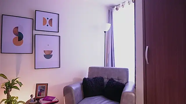 Isabella dior online show from 03-13-25, 05:50