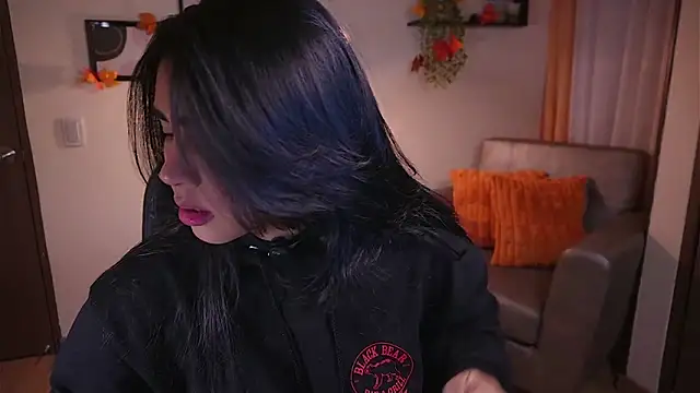 Isabella dior online show from 10-25-25, 03:29