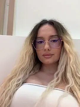 Snapshot of mollyxxx chatting on 03-29-26, 12:54 mollyxxx online show from 03-29-26, 12:54