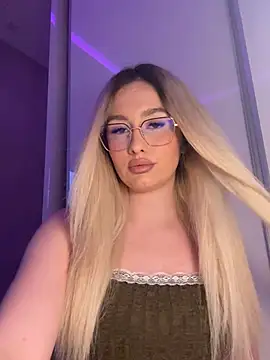 Snapshot of mollyxxx chatting on 05-31-26, 01:14 mollyxxx online show from 05-31-26, 01:14