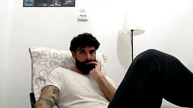 Snapshot of Verycutex chatting on 02-20-26, 08:20 Verycutex online show from 02-20-26, 08:20