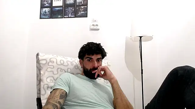 Snapshot of Verycutex chatting on 03-05-26, 07:21 Verycutex online show from 03-05-26, 07:21