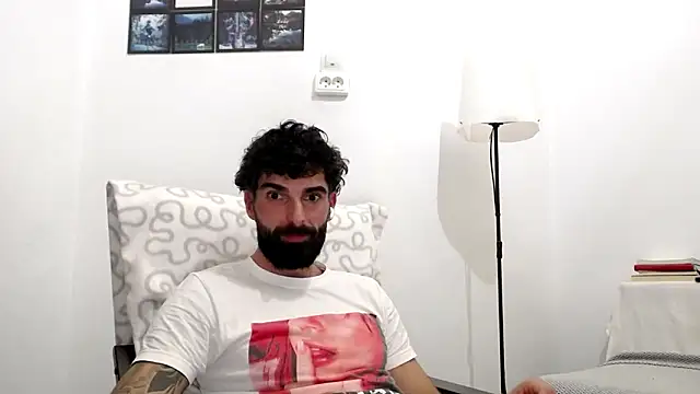 Snapshot of Verycutex chatting on 03-09-26, 04:00 Verycutex online show from 03-09-26, 04:00