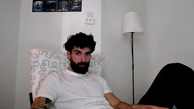 Snapshot of Verycutex chatting on 03-17-26, 12:19 Verycutex online show from 03-17-26, 12:19