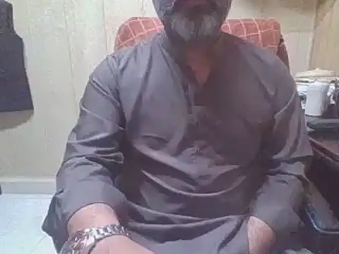Snapshot of hairymaster95 chatting on 06-27-26, 04:28 hairymaster95 online show from 06-27-26, 04:28