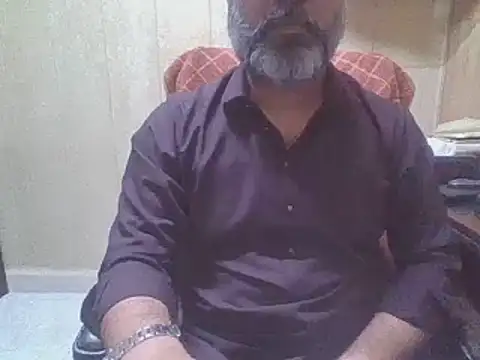 Snapshot of hairymaster95 chatting on 07-11-26, 04:37 hairymaster95 online show from 07-11-26, 04:37