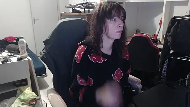 Snapshot of missthon0 chatting on 03-11-26, 11:49 missthon0 online show from 03-11-26, 11:49