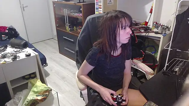 Snapshot of missthon0 chatting on 03-12-26, 01:28 missthon0 online show from 03-12-26, 01:28