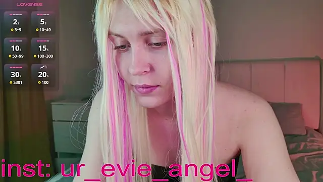 Evelyn rabbit online show from 03-19-26, 03:05