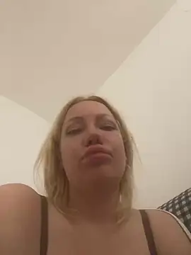 Snapshot of SofiaJoy chatting on 05-04-26, 12:45 SofiaJoy online show from 05-04-26, 12:45