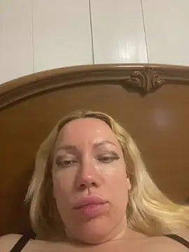 Snapshot of SofiaJoy chatting on 05-18-26, 04:35 SofiaJoy online show from 05-18-26, 04:35