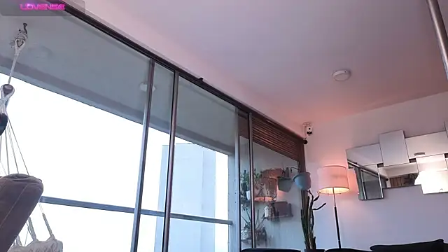 mandi4pole  online show from 10-24-25, 08:16