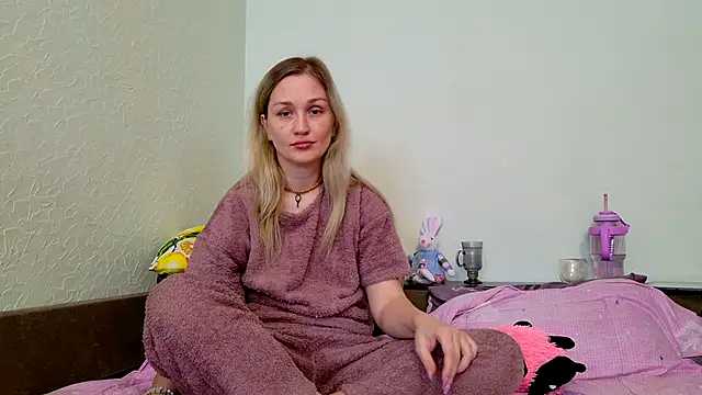 ModelEva online show from 03-27-26, 11:32