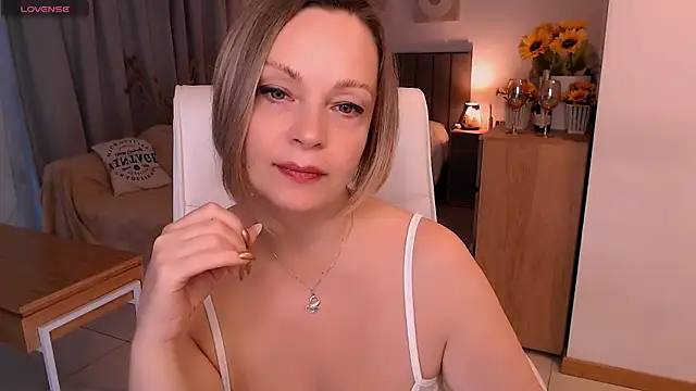 Snapshot of Tilly_Eliot chatting on 06-22-26, 08:28 Tilly Eliot online show from 06-22-26, 08:28