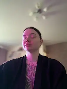Snapshot of MommyDimitrescu_ chatting on 05-19-26, 06:09 MommyDimitrescu online show from 05-19-26, 06:09