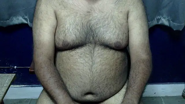 Snapshot of hairysubcub_70 chatting on 04-16-26, 05:03 hairysubcub 70 online show from 04-16-26, 05:03