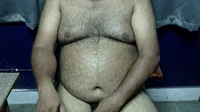 Snapshot of hairysubcub_70 chatting on 06-10-26, 06:07 hairysubcub 70 online show from 06-10-26, 06:07
