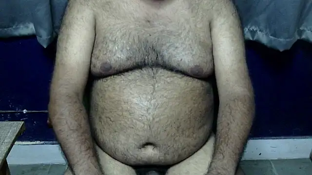 Snapshot of hairysubcub_70 chatting on 06-25-26, 05:17 hairysubcub 70 online show from 06-25-26, 05:17