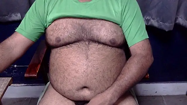Snapshot of hairysubcub_70 chatting on 07-10-26, 04:28 hairysubcub 70 online show from 07-10-26, 04:28