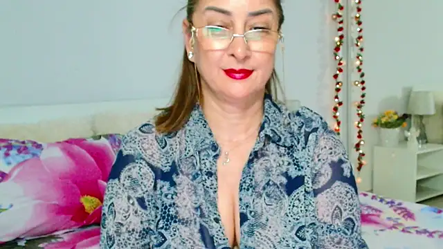 Snapshot of Tyana40 chatting on 05-15-26, 10:50 Tyana40 online show from 05-15-26, 10:50