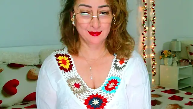 Snapshot of Tyana40 chatting on 06-15-26, 01:08 Tyana40 online show from 06-15-26, 01:08