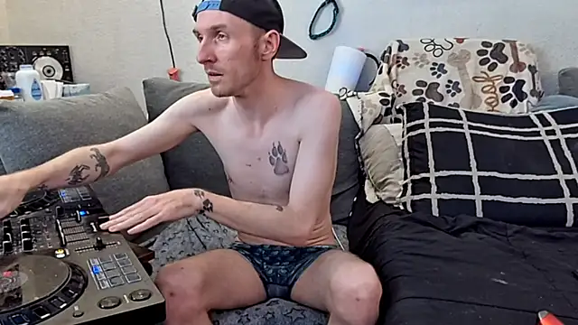 pyrowuff online show from 03-08-26, 05:17