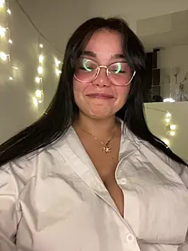 Snapshot of -Camila chatting on 05-16-26, 04:42 -Camila online show from 05-16-26, 04:42