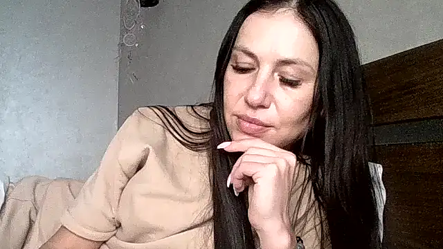 JulianaGold1 online show from 03-31-26, 01:22