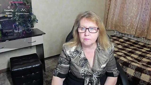 Frau Marta online show from 01-12-25, 01:05