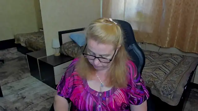 Snapshot of Frau_Marta chatting on 06-20-26, 01:14 Frau Marta online show from 06-20-26, 01:14