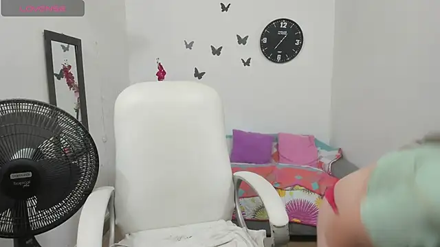 Snapshot of stepmother_105 chatting on 04-24-26, 05:48 stepmother 105 online show from 04-24-26, 05:48