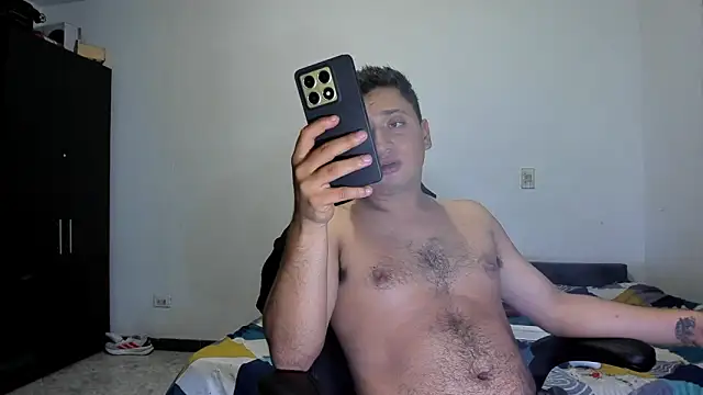 Snapshot of ares_sexxx chatting on 04-13-26, 03:34 ares sexxx online show from 04-13-26, 03:34