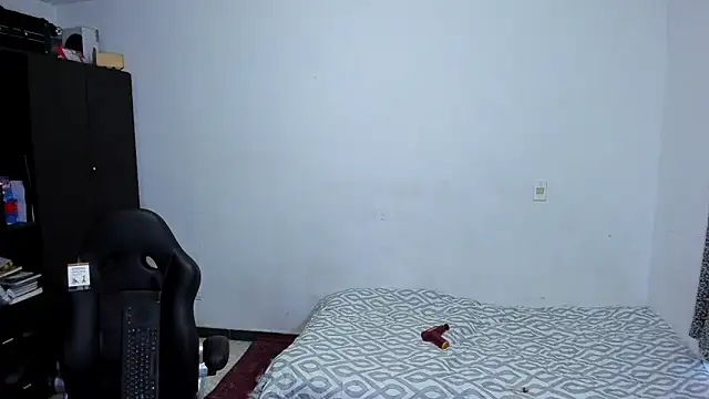 Snapshot of ares_sexxx chatting on 04-14-26, 11:49 ares sexxx online show from 04-14-26, 11:49