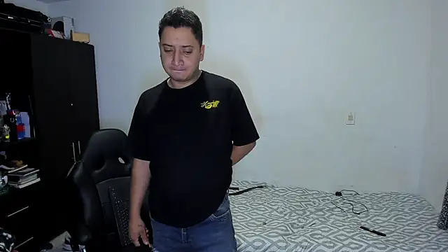 Snapshot of ares_sexxx chatting on 04-15-26, 09:27 ares sexxx online show from 04-15-26, 09:27