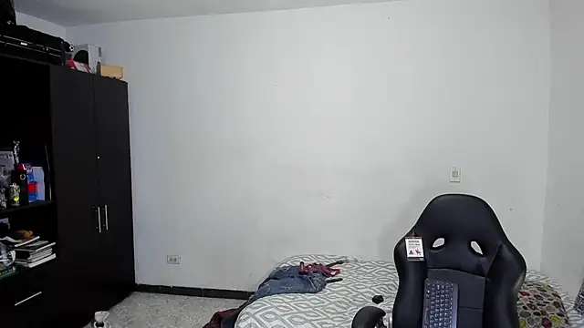 Snapshot of ares_sexxx chatting on 04-15-26, 09:15 ares sexxx online show from 04-15-26, 09:15