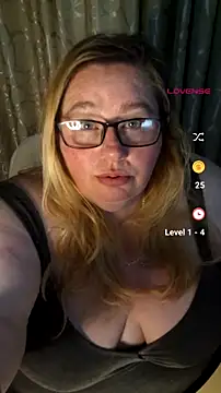 Snapshot of Iceprincess2bad4u chatting on 07-10-26, 07:16 Iceprincess2bad4u online show from 07-10-26, 07:16