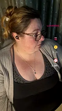 Snapshot of Iceprincess2bad4u chatting on 07-12-26, 04:03 Iceprincess2bad4u online show from 07-12-26, 04:03