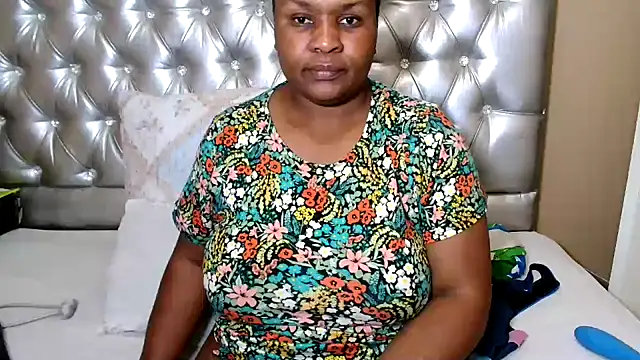 Snapshot of missboobsxx chatting on 02-12-26, 12:00 missboobsxx online show from 02-12-26, 12:00