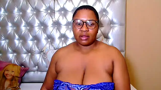 Snapshot of missboobsxx chatting on 02-13-26, 07:37 missboobsxx online show from 02-13-26, 07:37