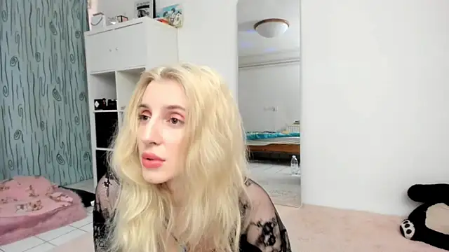 Snapshot of KenzieDawton chatting on 06-24-26, 11:53 KenzieDawton online show from 06-24-26, 11:53