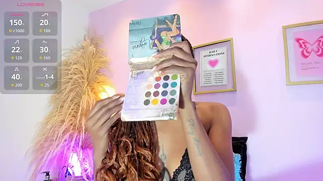 Snapshot of EmmySweett chatting on 12-17-25, 08:26 EmmySweett online show from 12-17-25, 08:26