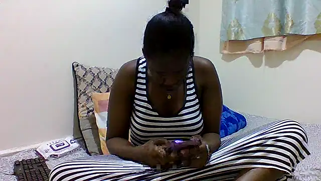 sweetelle09 online show from 05-08-26, 06:57