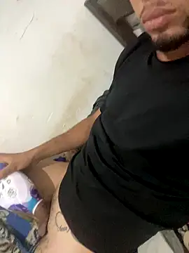 Snapshot of Mill19 chatting on 09-27-25, 06:35 Mill19 online show from 09-27-25, 06:35