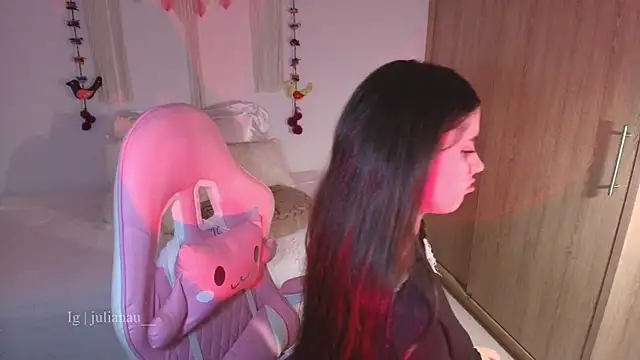 Snapshot of iriswest_ chatting on 03-10-26, 12:26 iriswest online show from 03-10-26, 12:26