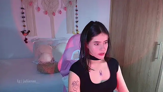 Snapshot of iriswest_ chatting on 03-28-26, 12:43 iriswest online show from 03-28-26, 12:43