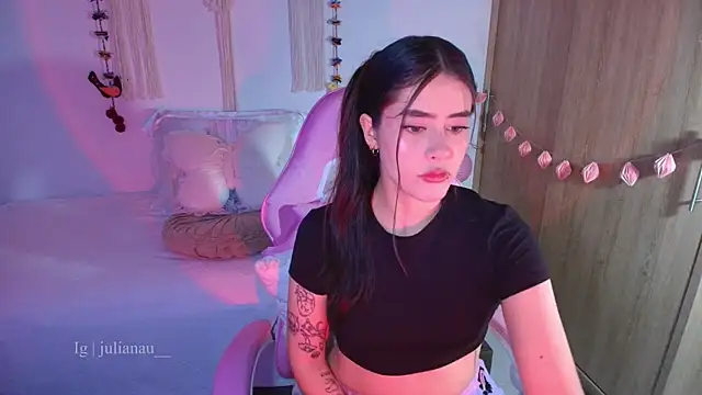 Snapshot of iriswest_ chatting on 04-02-26, 12:30 iriswest online show from 04-02-26, 12:30