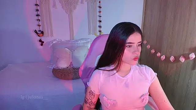 Snapshot of iriswest_ chatting on 04-06-26, 01:14 iriswest online show from 04-06-26, 01:14