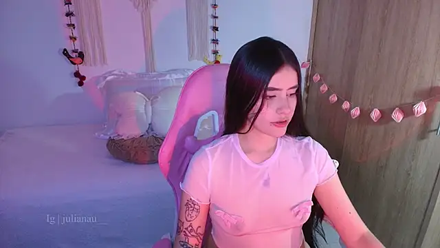 Snapshot of iriswest_ chatting on 04-06-26, 04:46 iriswest online show from 04-06-26, 04:46