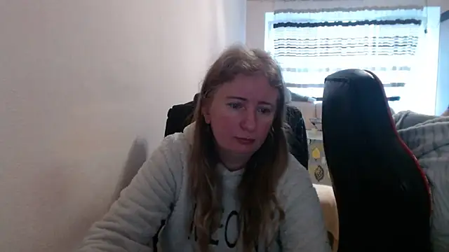 PeterAndJen online show from 02-19-26, 06:26